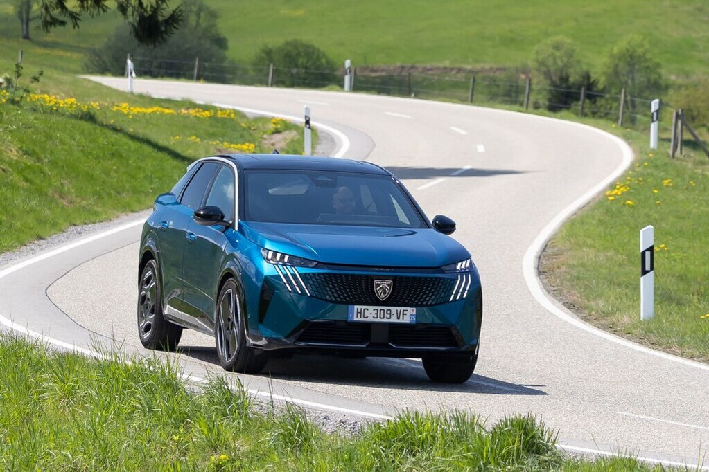 Peugeot E-3008 325 Dual Motor (2025) Exterior