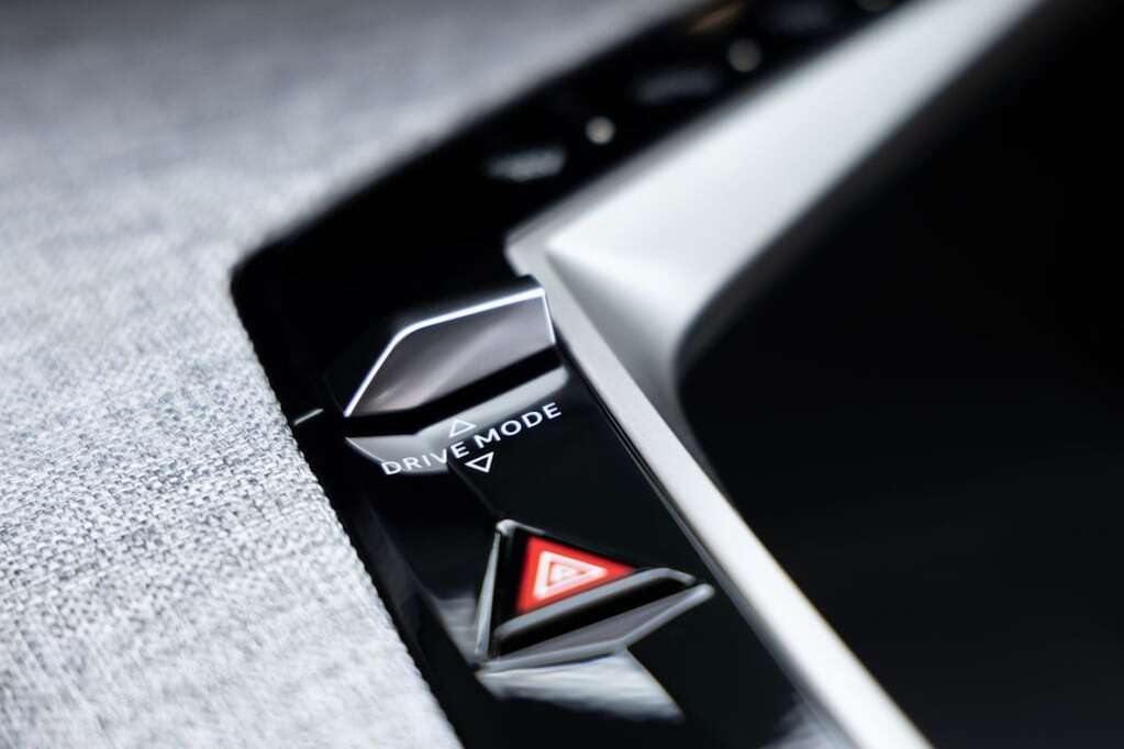 Peugeot E-3008 325 Dual Motor (2025) Interior