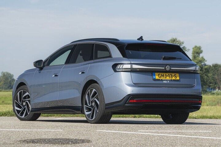 Volkswagen ID7 BMW i5 Double test