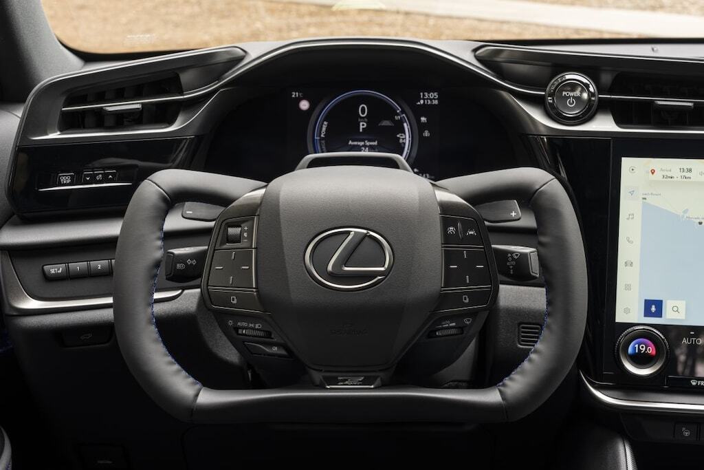 Lexus RZ 550E F Sport (2025) - Interior