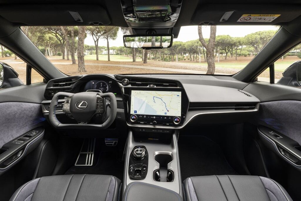 Lexus RZ 550E F Sport (2025) - Interior
