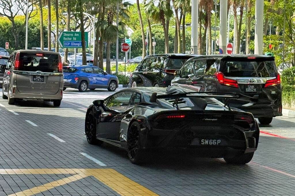 Singapore Lamborghini Huracan Sto