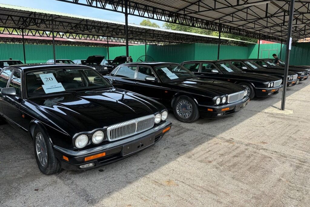 Mercedes-Benz S-Class W140