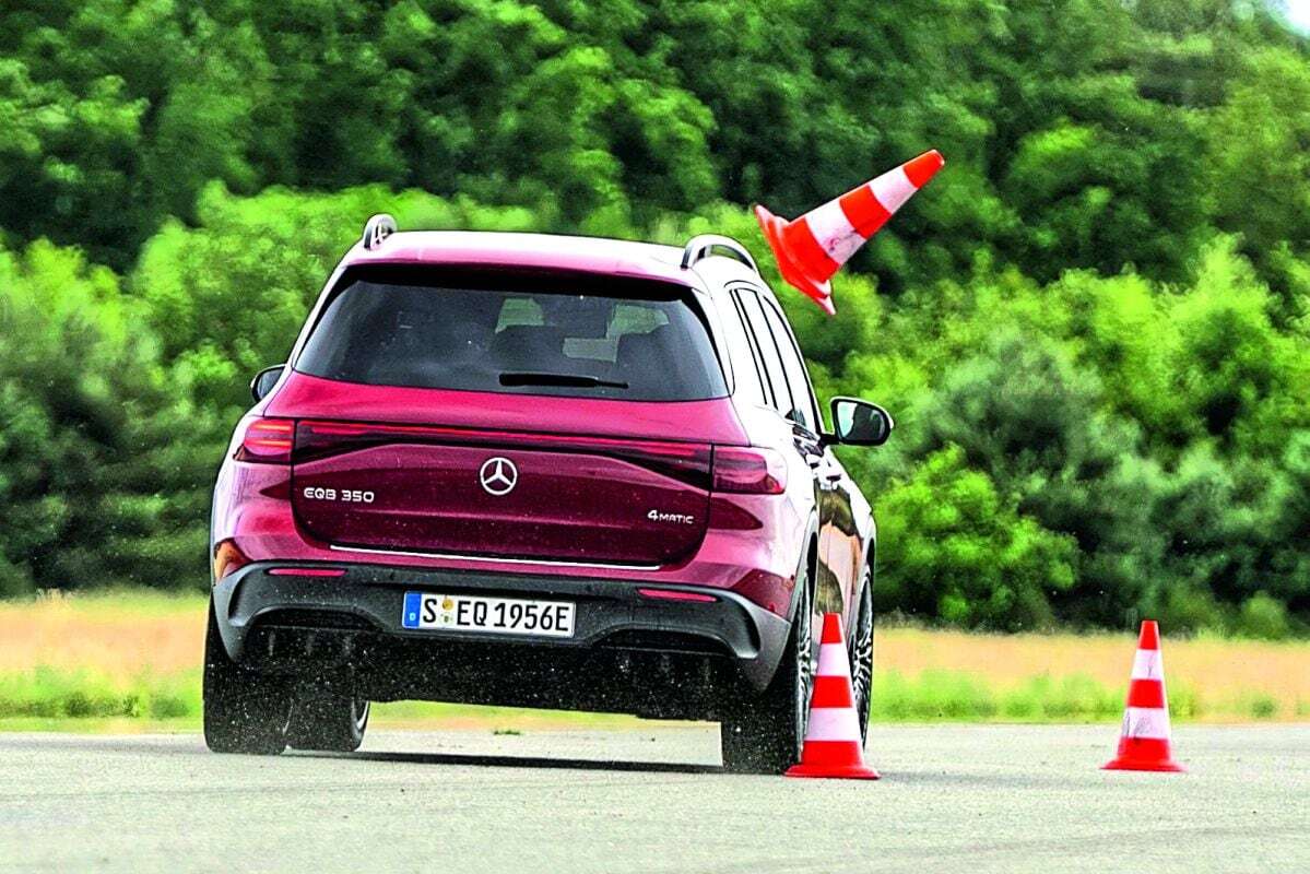 Mercedes EQB in Action on test track
