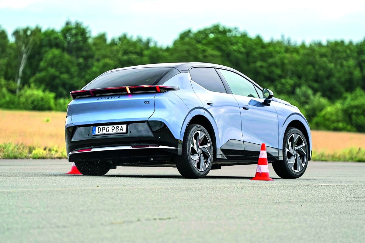 Lynk & Co 02 in Action on test track