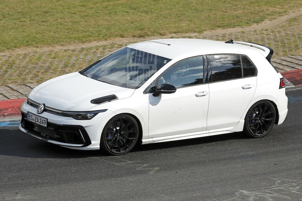 Volkswagen Golf R350 Spyshots