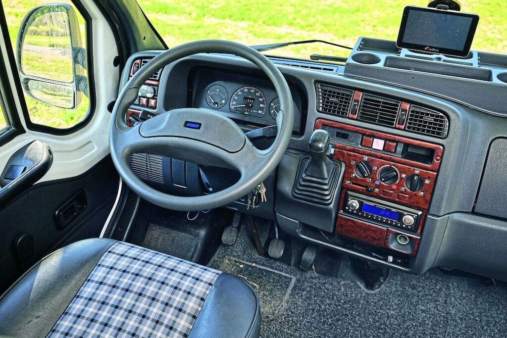 Camper Hymer Camp, older alcove camper from 1995