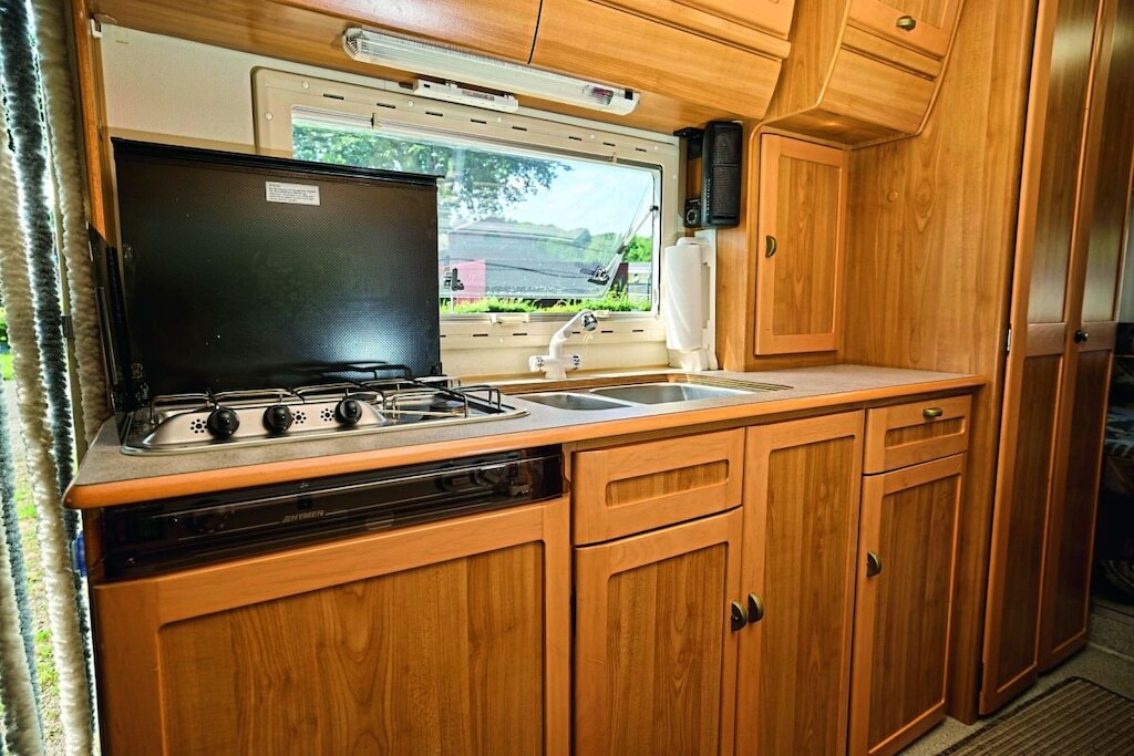 Camper Hymer Camp, older alcove camper from 1995