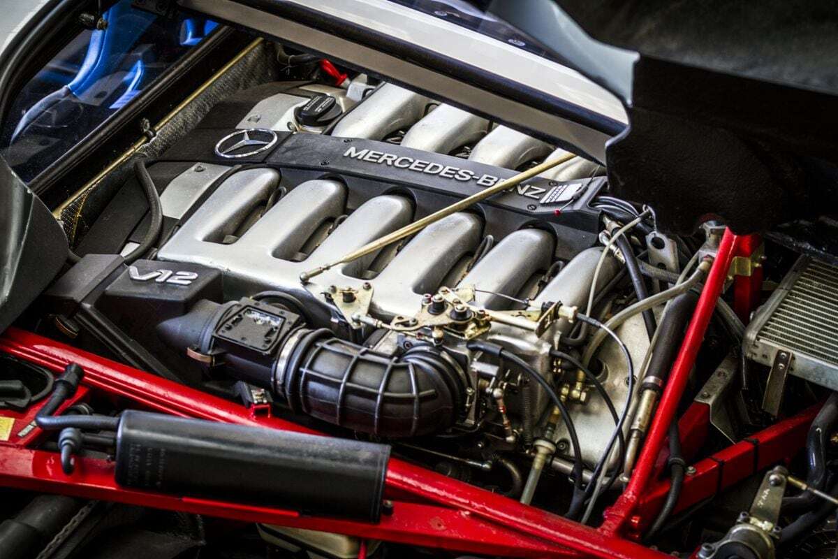 Isdera Commendatore 112i