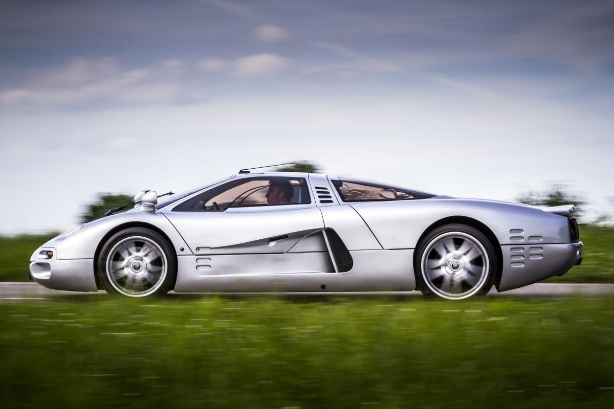Isdera Commendatore 112i