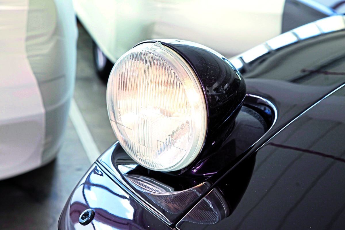 Porsche 928 with folding headlights from 944