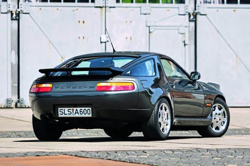 Porsche 928 with folding headlights from 944