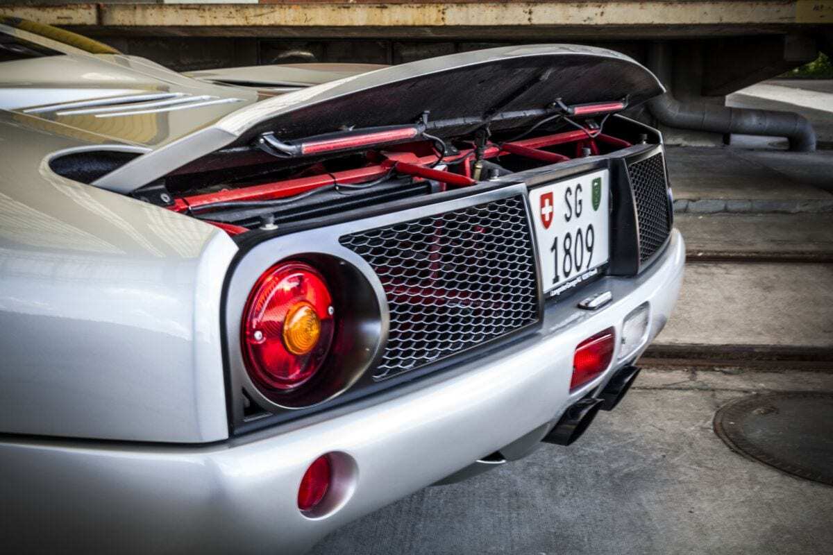 Isdera Commendatore 112i