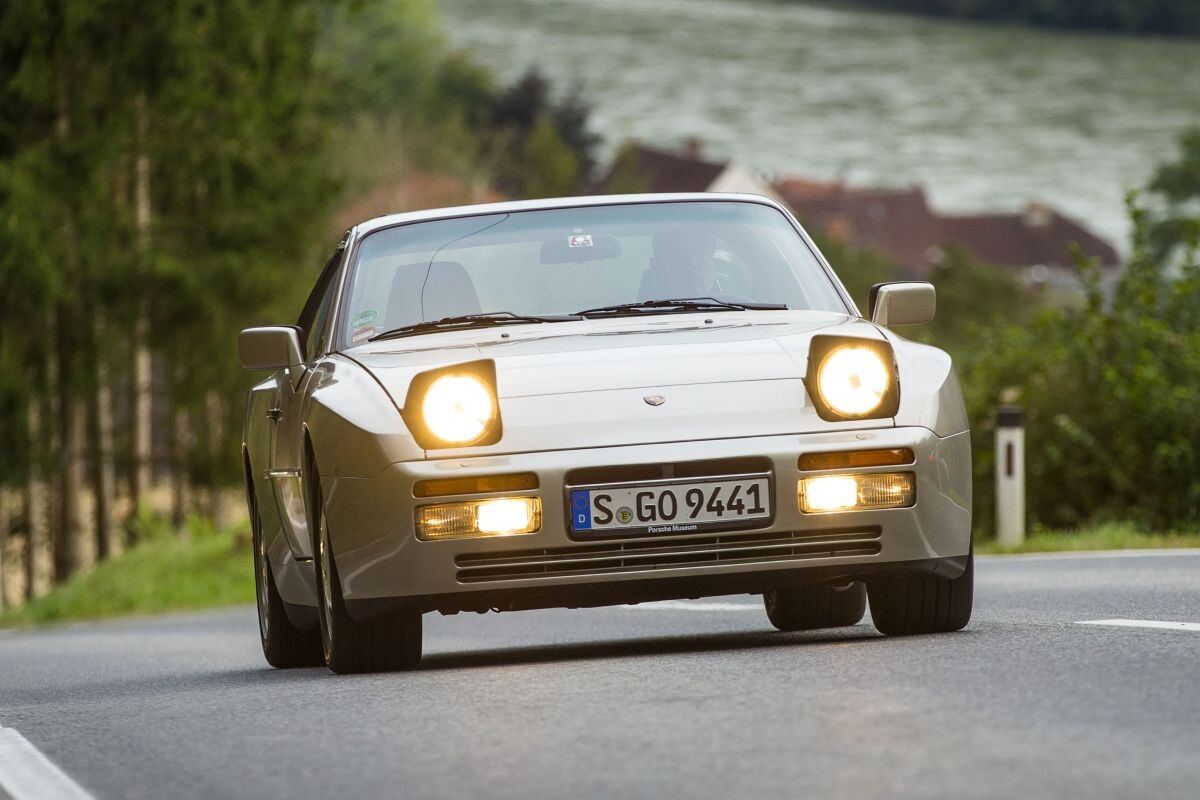Porsche 944