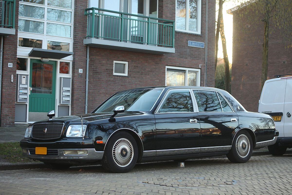 Toyota Century In the Wild