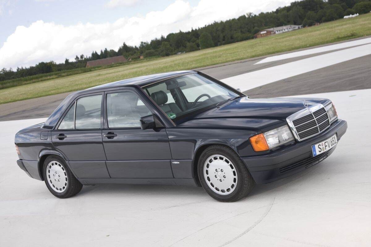 Mercedes 190 D with a modern 250 CDI engine