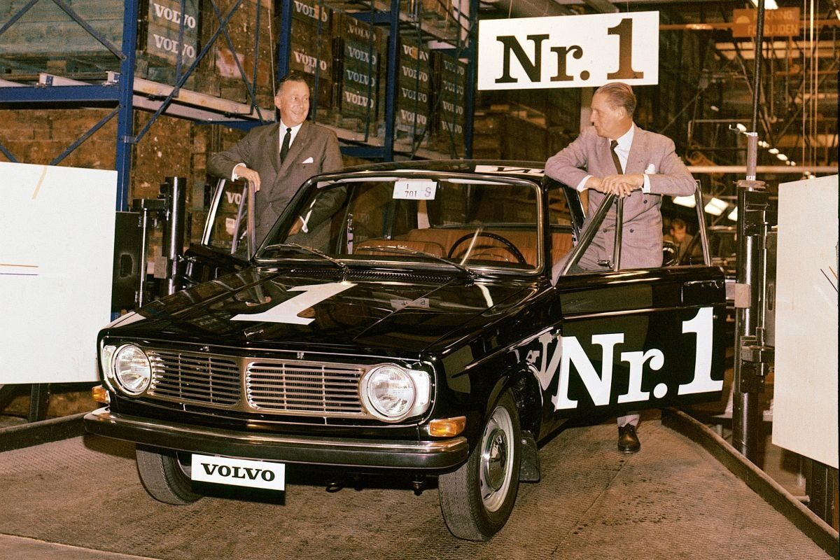 photos of old cars for a story about brakes