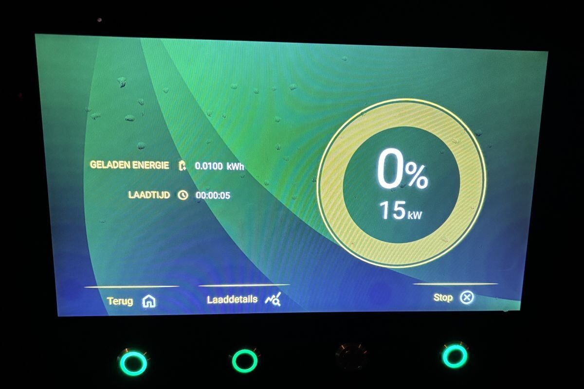 display charging station fastned