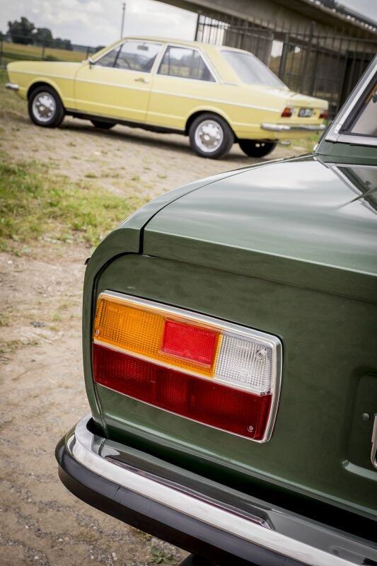 Peugeot 304 and Audi 80