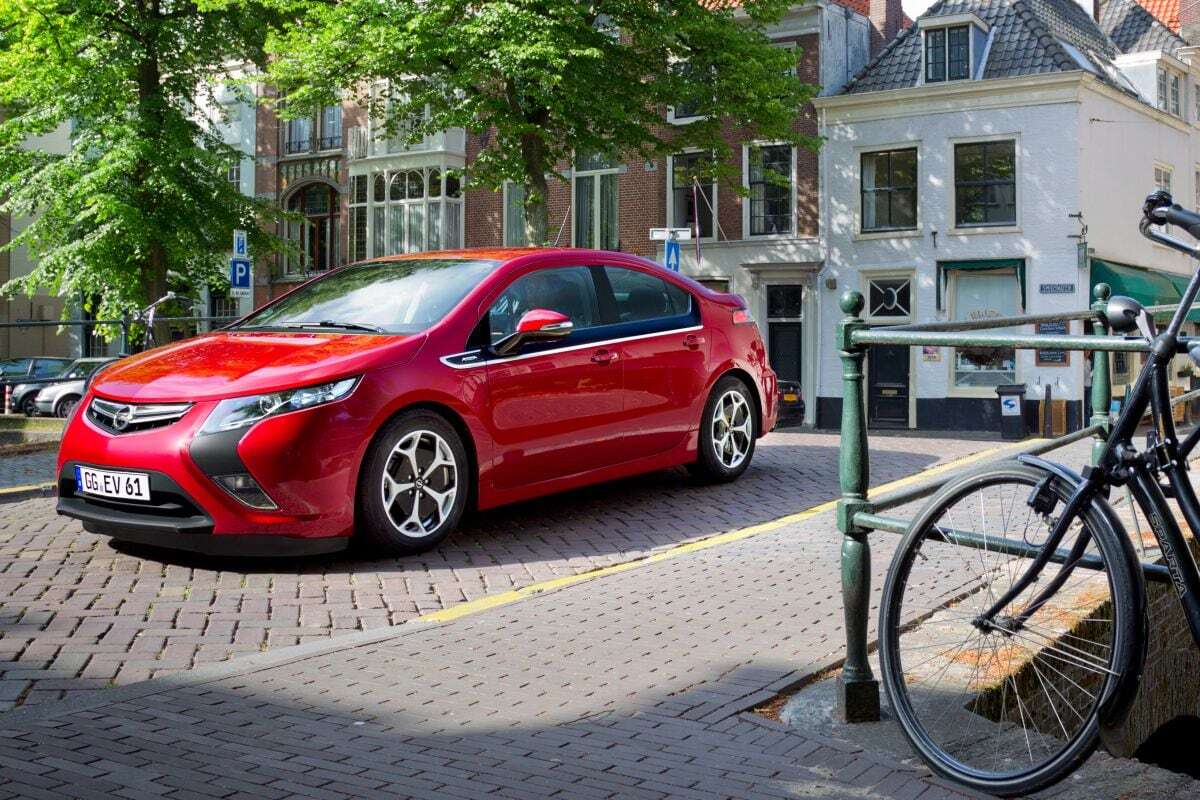 photos of old cars for a story about brakes