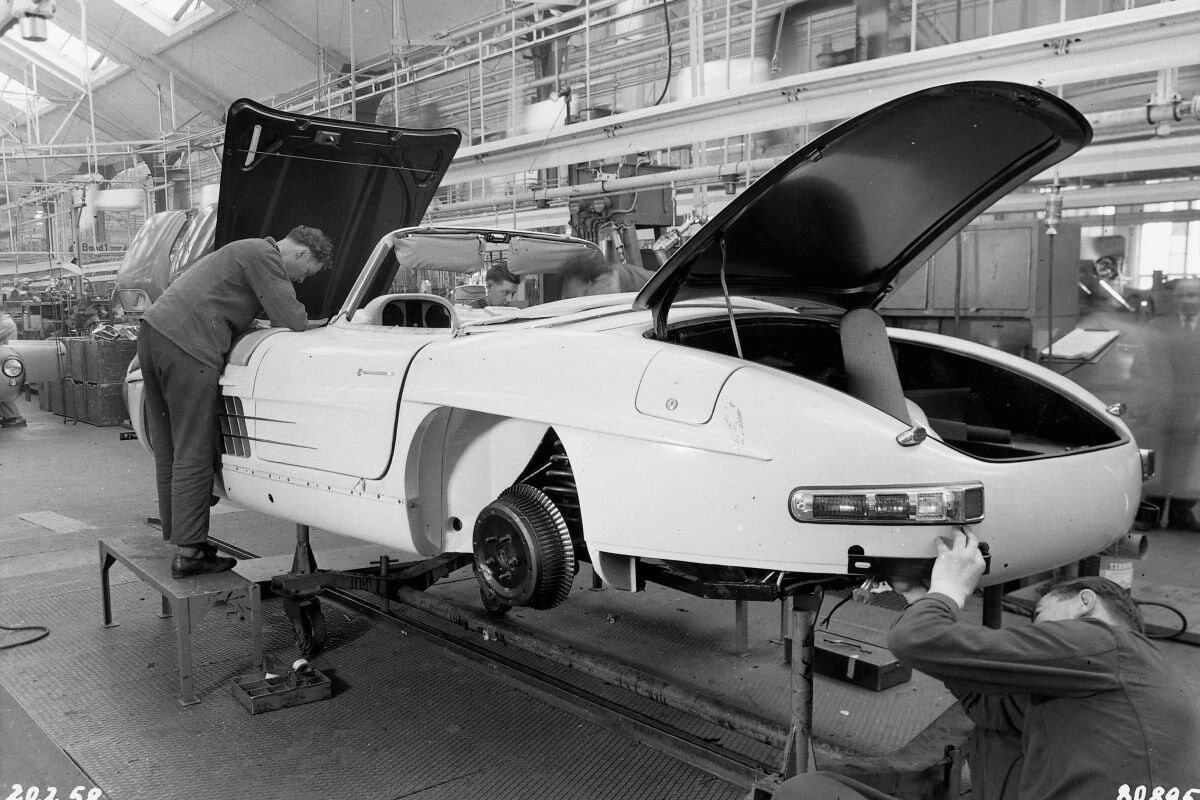 photos of old cars for story about brakes