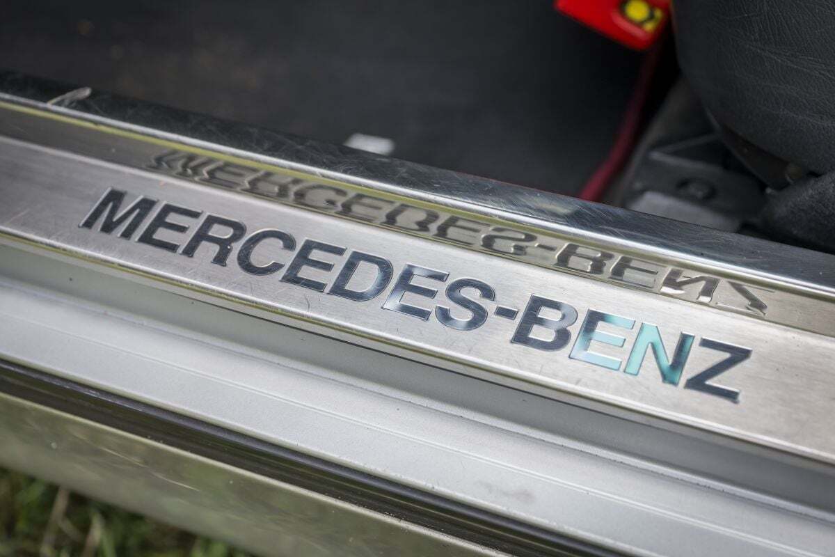 Mercedes-Benz door sill molding W124