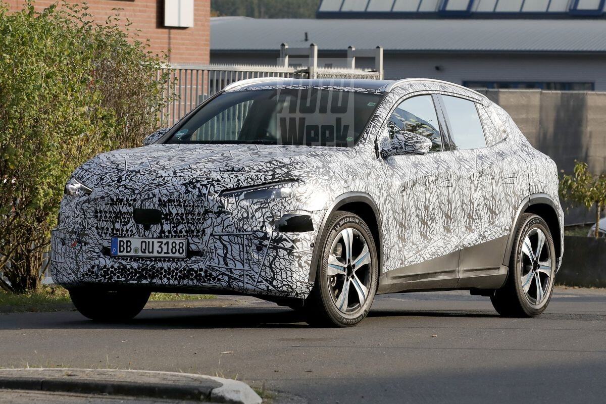 Mercedes-Benz GLA spy shots