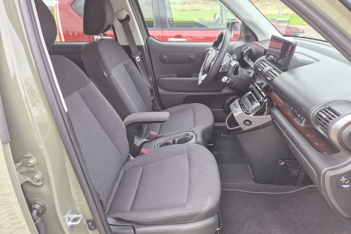 Hyundai Inster Daihatsu Move Custom kei car