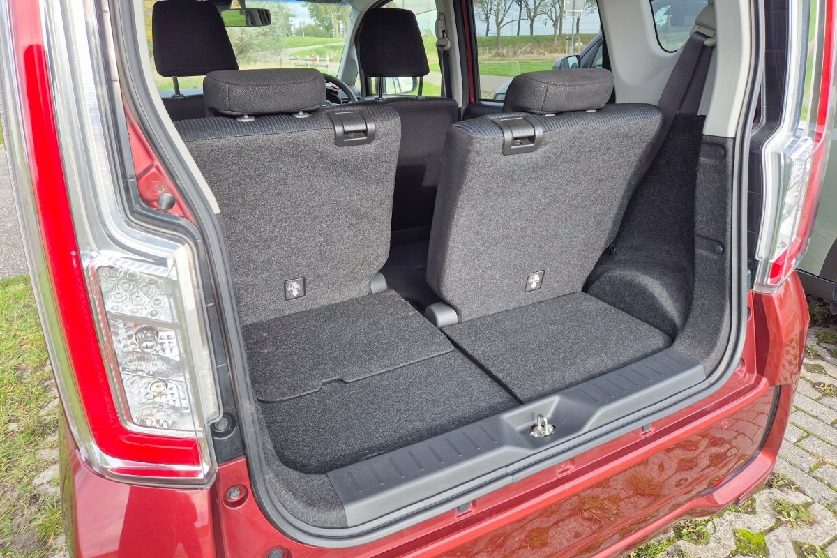 Hyundai Inster Daihatsu Move Custom kei car