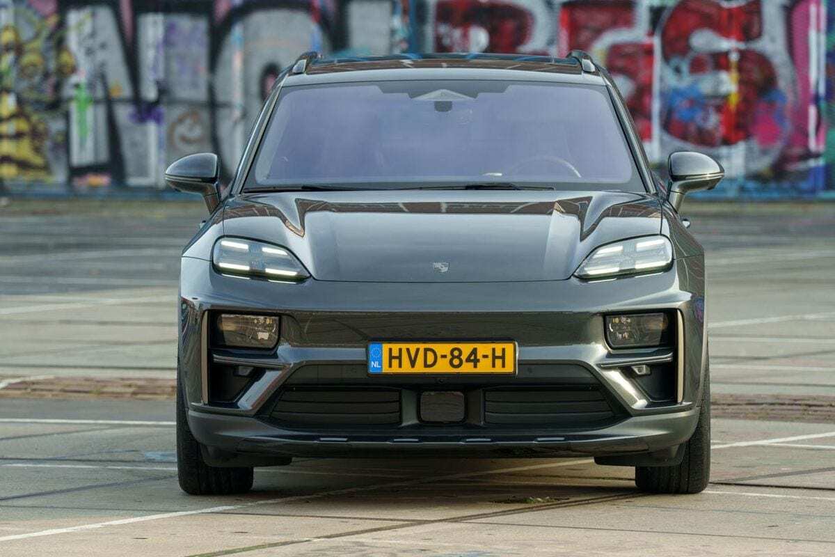 Porsche Macan Turbo Electric
