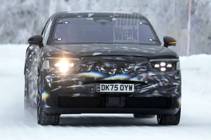 Bentley SUV spy shots