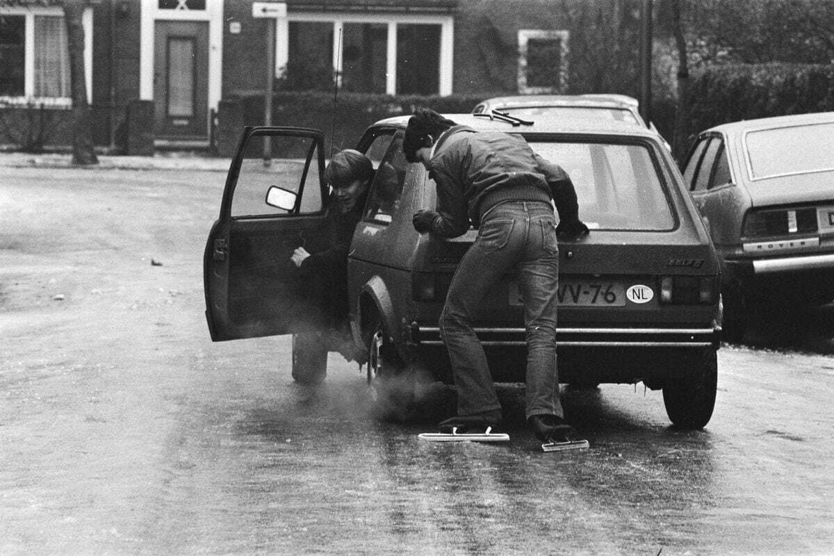 Winter, snow, cars, in the past