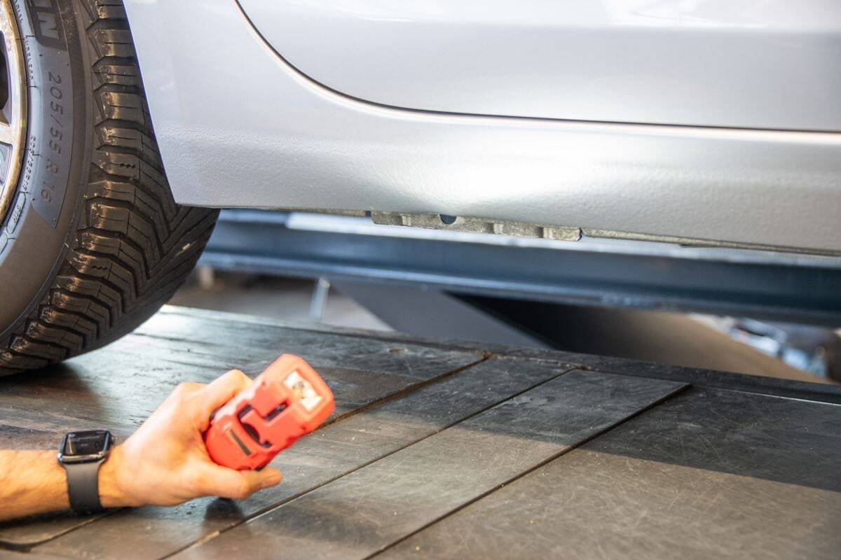 Purchase inspection damage to sill used car paint thickness