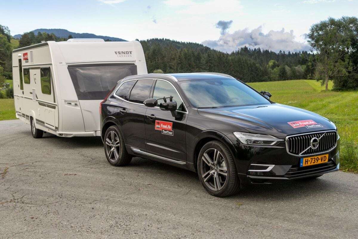 Volvo XC60 with caravan